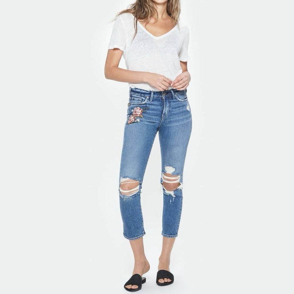 Embroidered Roses & Distressed Silver Jeans Mazy Slim Crop Denim 28 Waist